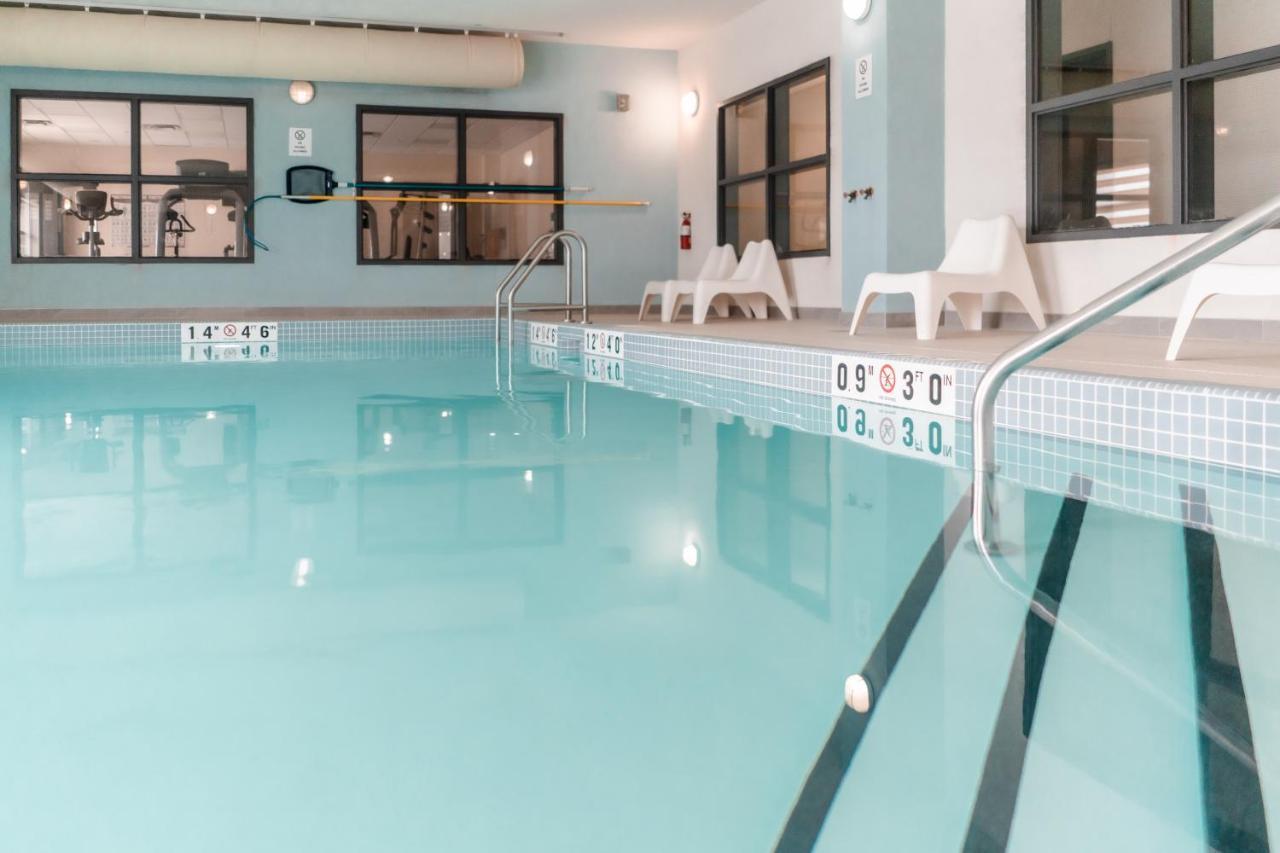 Stars Inn Leduc Bagian luar foto