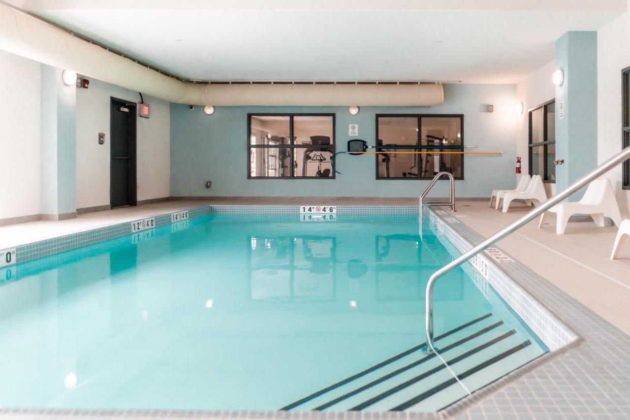 Stars Inn Leduc Bagian luar foto