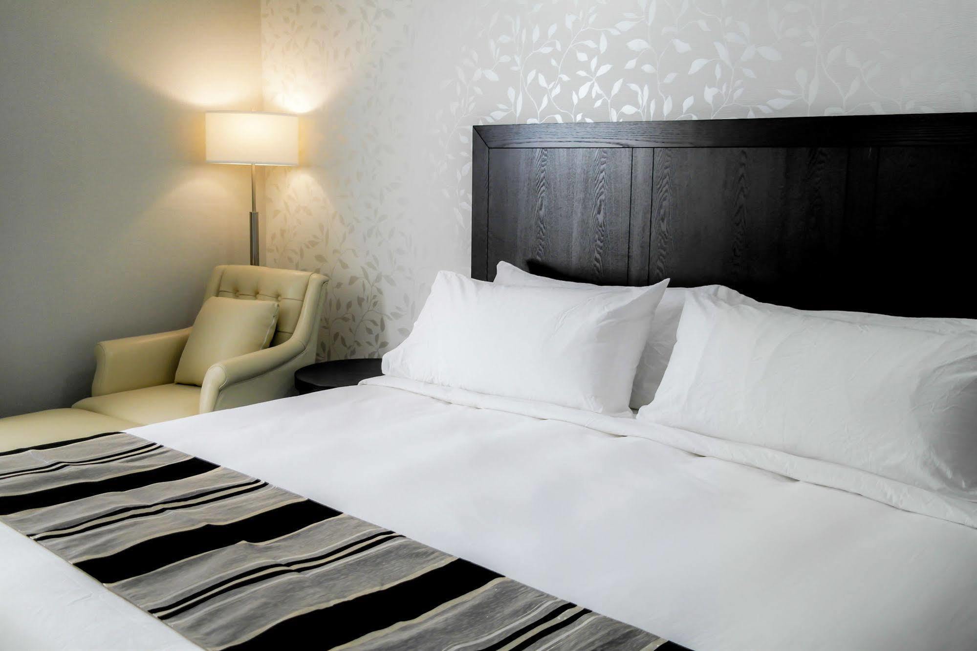 Stars Inn Leduc Bagian luar foto